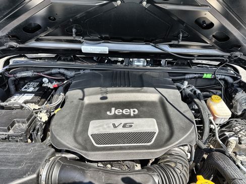Used 2018 Jeep Wrangler Golden Eagle image 9
