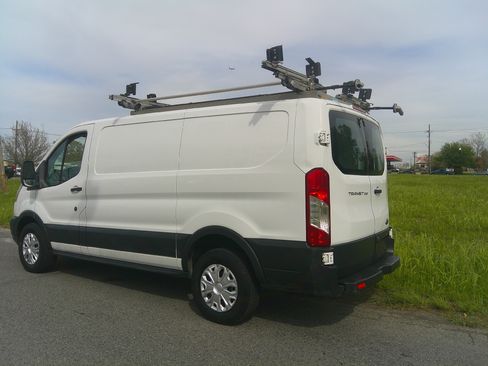 Used 2017 Ford Transit 250 XL image 5