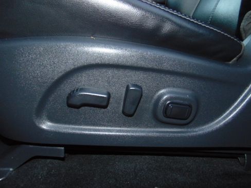 Used 2020 Nissan Pathfinder S image 12