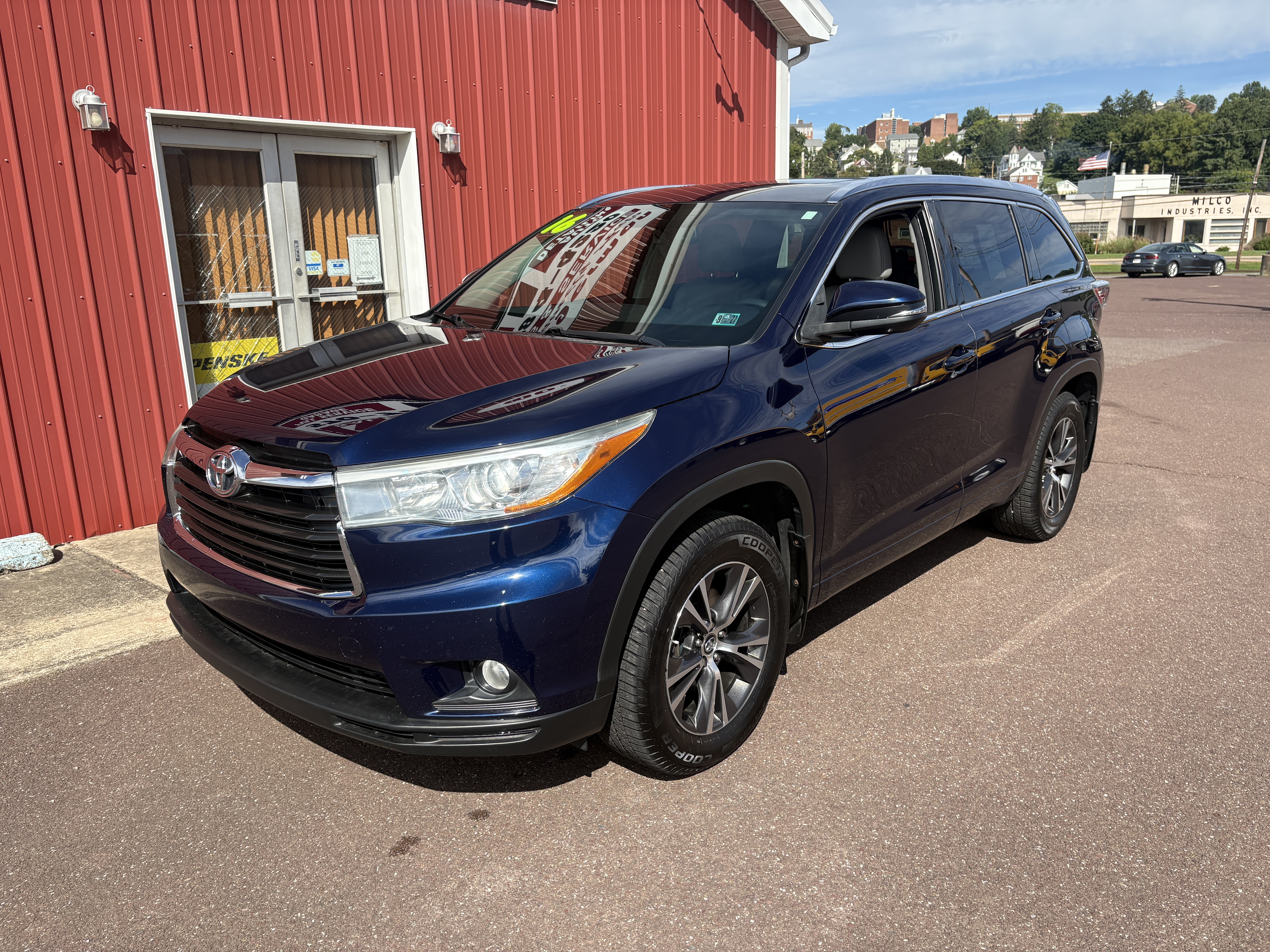 Used 2016 Toyota Highlander AWD XLE V6 image 2