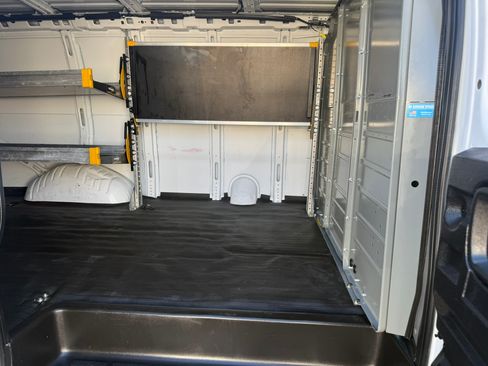 Used 2023 GMC Savana 2500 image 15