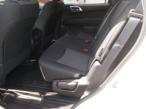 Used 2020 Nissan Pathfinder S image 9