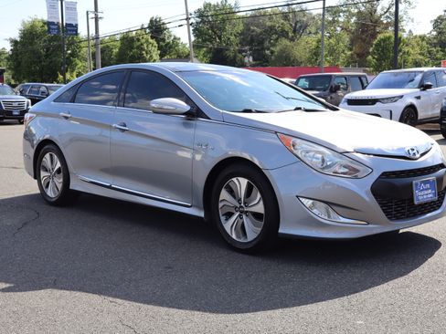 Used 2015 Hyundai Sonata Limited Hybrid FWD image 10