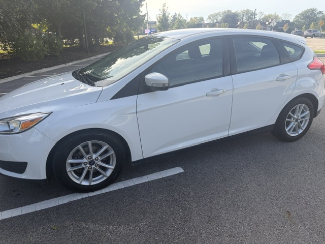 Used 2017 Ford Focus SE Hatchback FWD image 2