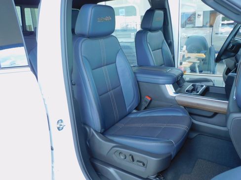 Used 2024 Chevrolet Silverado 3500 4x4 Crew Cab High Country image 31