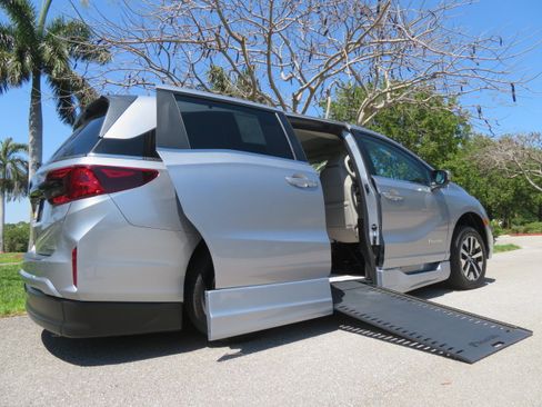 Used 2026 Honda Odyssey EX-L image 4