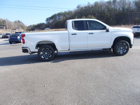 Used 2021 Chevrolet Silverado 1500 W/T image 3