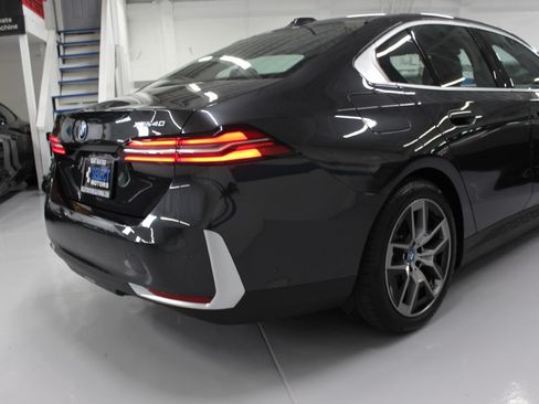 Used 2025 BMW i5 xDrive40 image 9