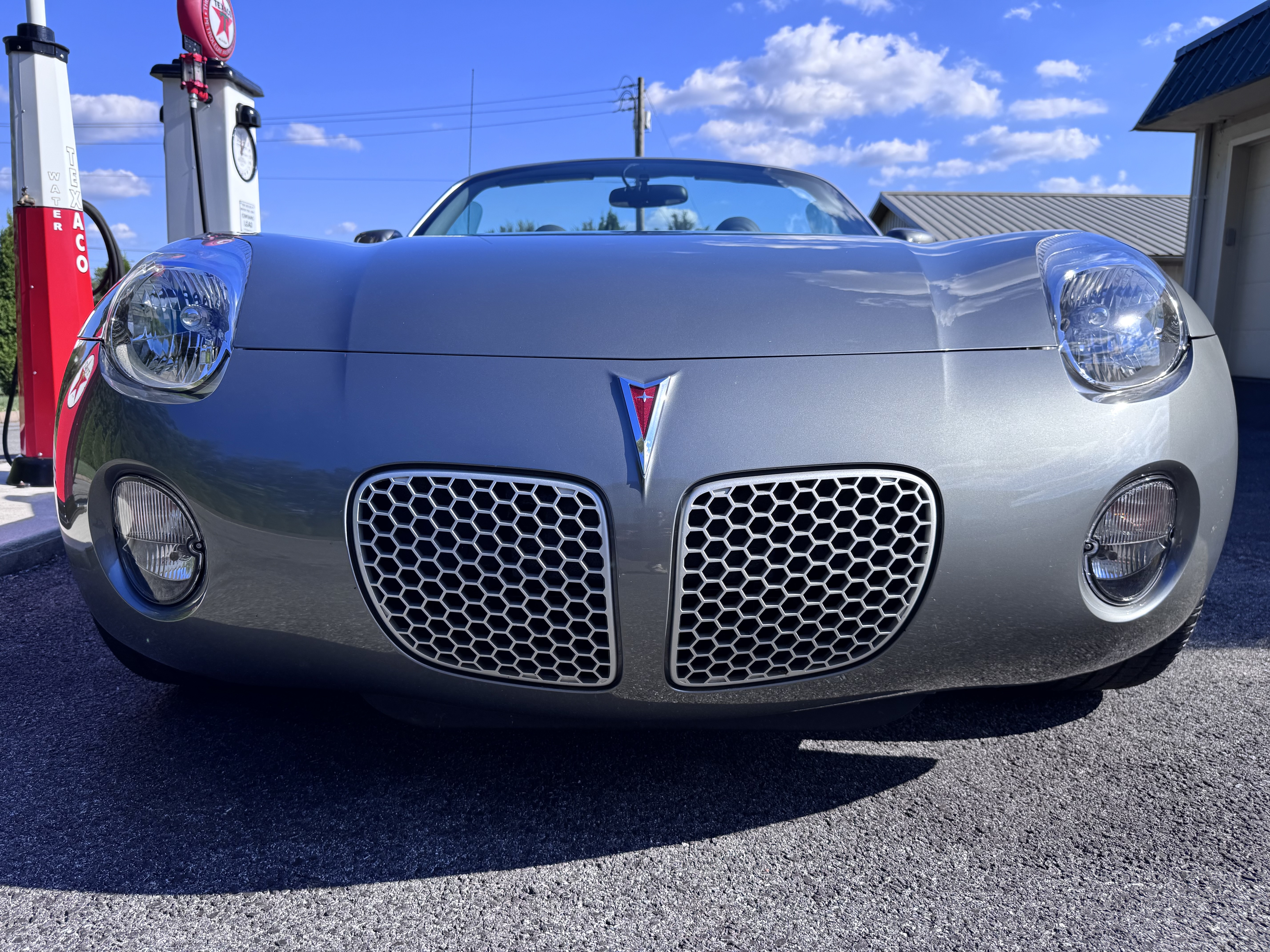 Used 2006 Pontiac Solstice RWD image 3