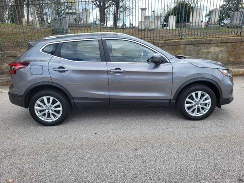 Used 2022 Nissan Rogue Sport SV image 3