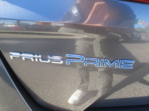 Used 2017 Toyota Prius Prime image 18