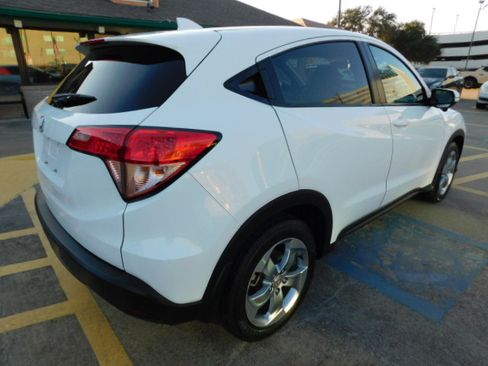 Used 2017 Honda HR-V EX image 8