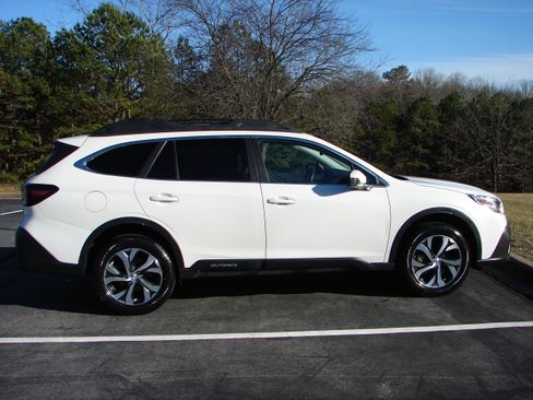 Used 2021 Subaru Outback Limited XT image 11