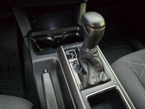 Used 2017 Toyota Tacoma TRD Sport image 30