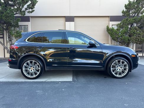 Used 2016 Porsche Cayenne S image 4