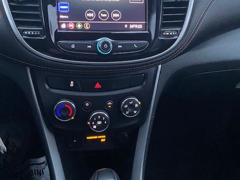 Used 2021 Chevrolet Trax LS image 9