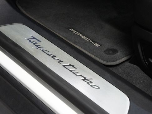 Used 2020 Porsche Taycan Turbo image 31