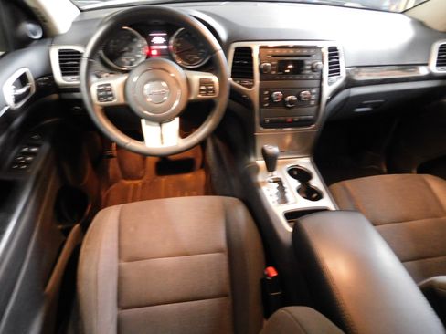Used 2012 Jeep Grand Cherokee Laredo image 3