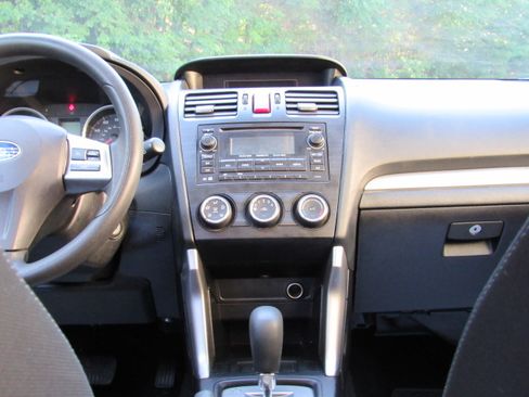 Used 2014 Subaru Forester 2.5i AWD/4WD image 20