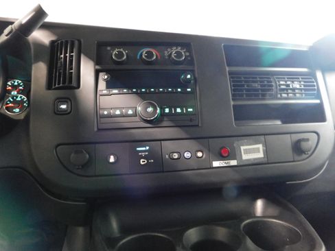 Used 2015 Chevrolet Express 2500 image 14