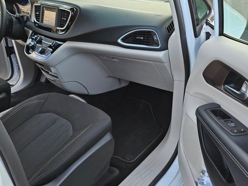 Used 2024 Chrysler Voyager LX image 13