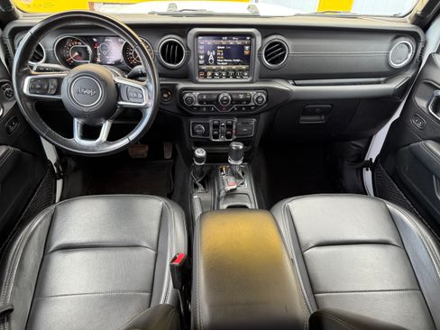 Used 2021 Jeep Gladiator Overland image 2