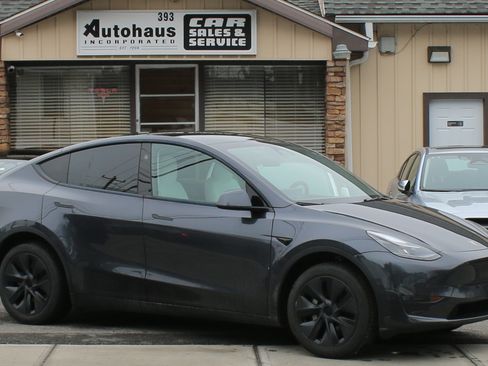 Used 2025 Tesla Model Y Long Range image 1