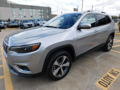 Used 2019 Jeep Cherokee Limited image 4