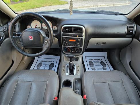 Used 2005 Saturn L-Series L300 image 31