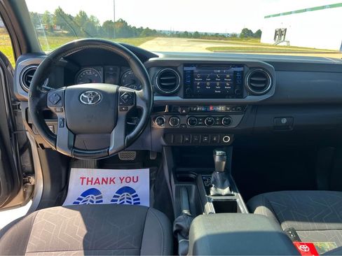 Used 2016 Toyota Tacoma TRD Off-Road image 17