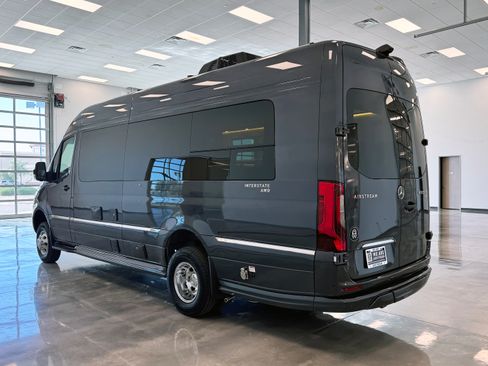 Used 2025 Mercedes-Benz Sprinter 3500 image 3