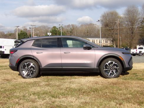 New 2026 Chevrolet Equinox EV LT image 10