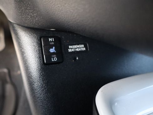 Used 2019 Toyota Prius Prime Premium image 32