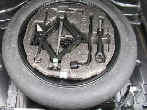 Used 2021 Genesis G70 2.0T Elite image 25