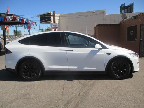 Used 2022 Tesla Model X Plaid image 1