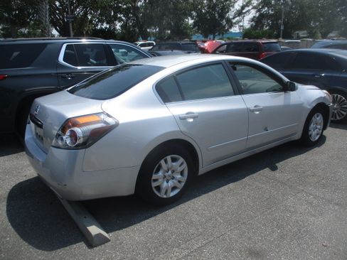 Used 2012 Nissan Altima Sedan FWD image 2