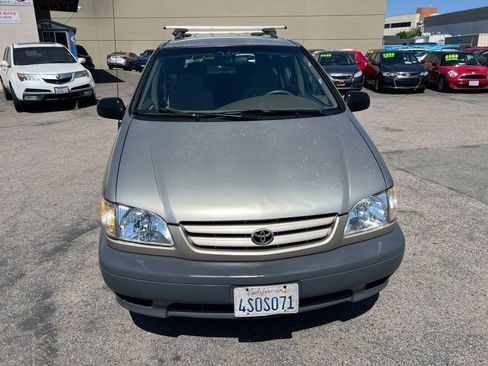 Used 2001 Toyota Sienna LE FWD image 3