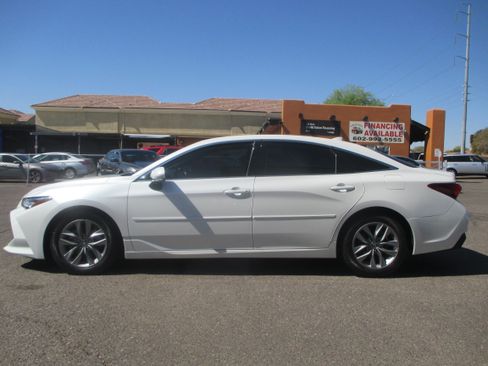 Used 2020 Toyota Avalon XLE image 1