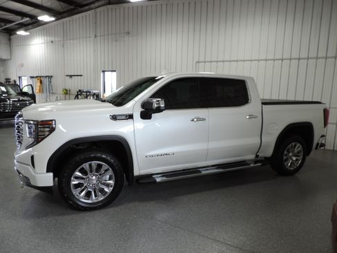 Used 2025 GMC Sierra 1500 4x4 Crew Cab Denali image 4