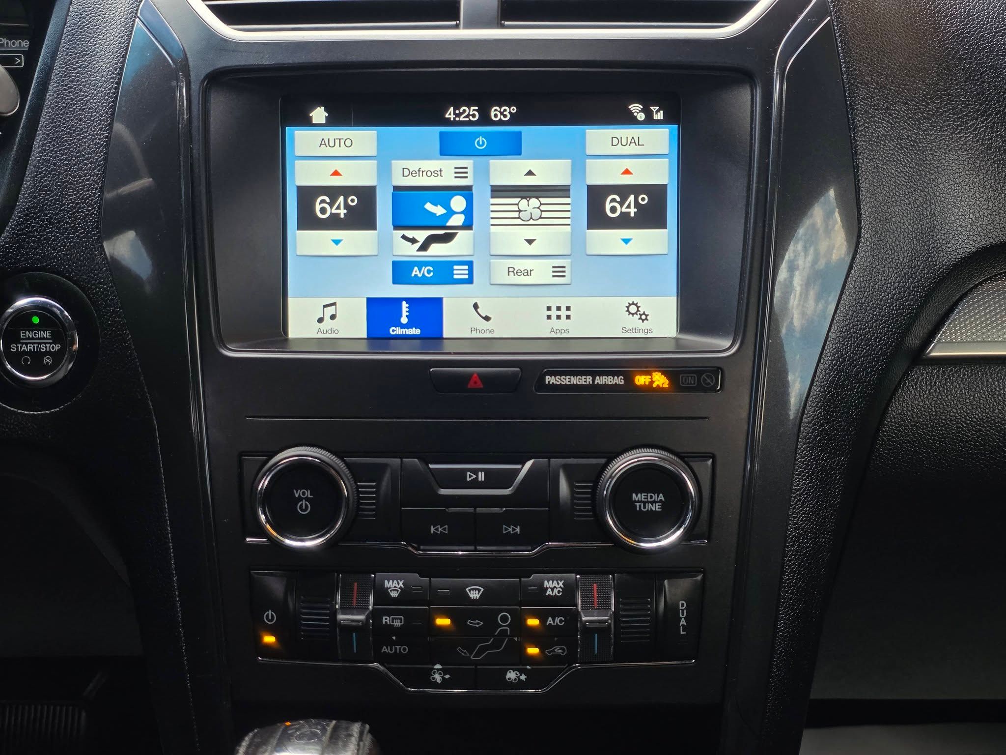 Used 2018 Ford Explorer 4WD XLT image 10