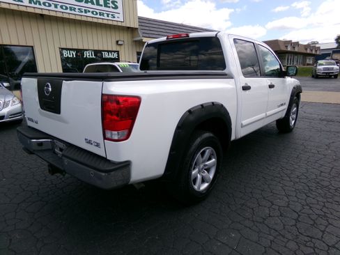 Used 2010 Nissan Titan 4x4 Crew Cab image 5