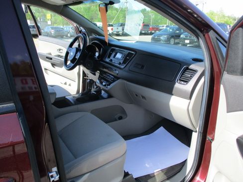 Used 2017 Kia Sedona LX FWD image 27