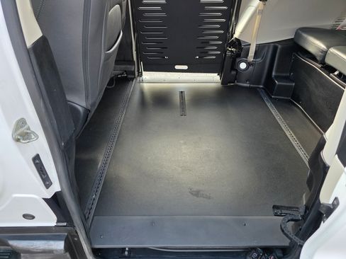 Used 2022 Chrysler Voyager LX image 17