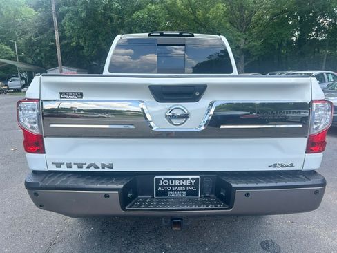 Used 2017 Nissan Titan XD 4x4 Crew Cab image 4