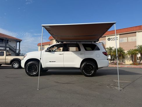 Used 2018 Toyota Sequoia 4WD TRD Sport image 4