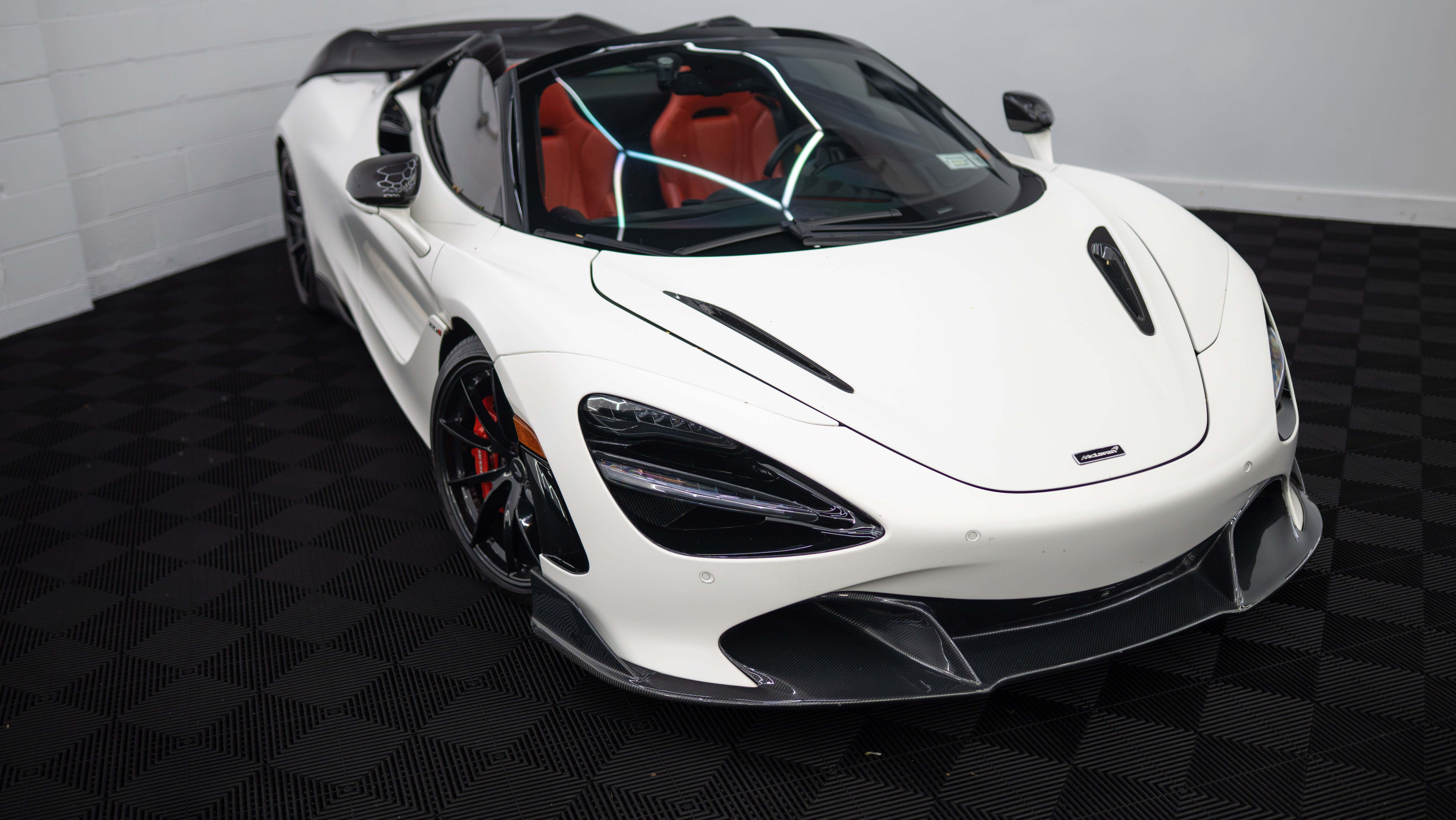 Used 2020 McLaren 720S Spider RWD image 2