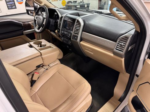 Used 2017 Ford F350 Lariat image 22