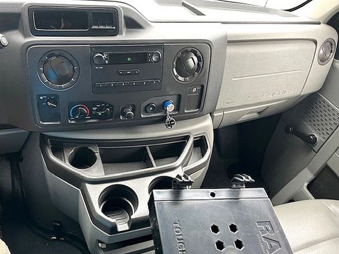 Used 2012 Ford E-150 and Econoline 150 XL image 27