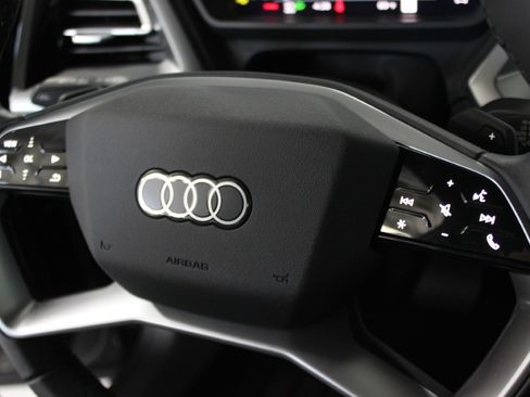 Used 2025 Audi Q4 e-tron Premium RWD image 27