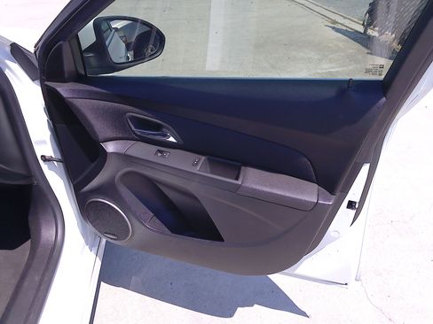 Used 2015 Chevrolet Cruze LTZ FWD image 11